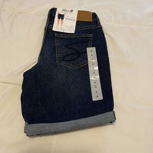 NWT Seven 7 Replaced Bermuda Shorts Size 4 Mid Rise Rolled Hem Replaced Fit